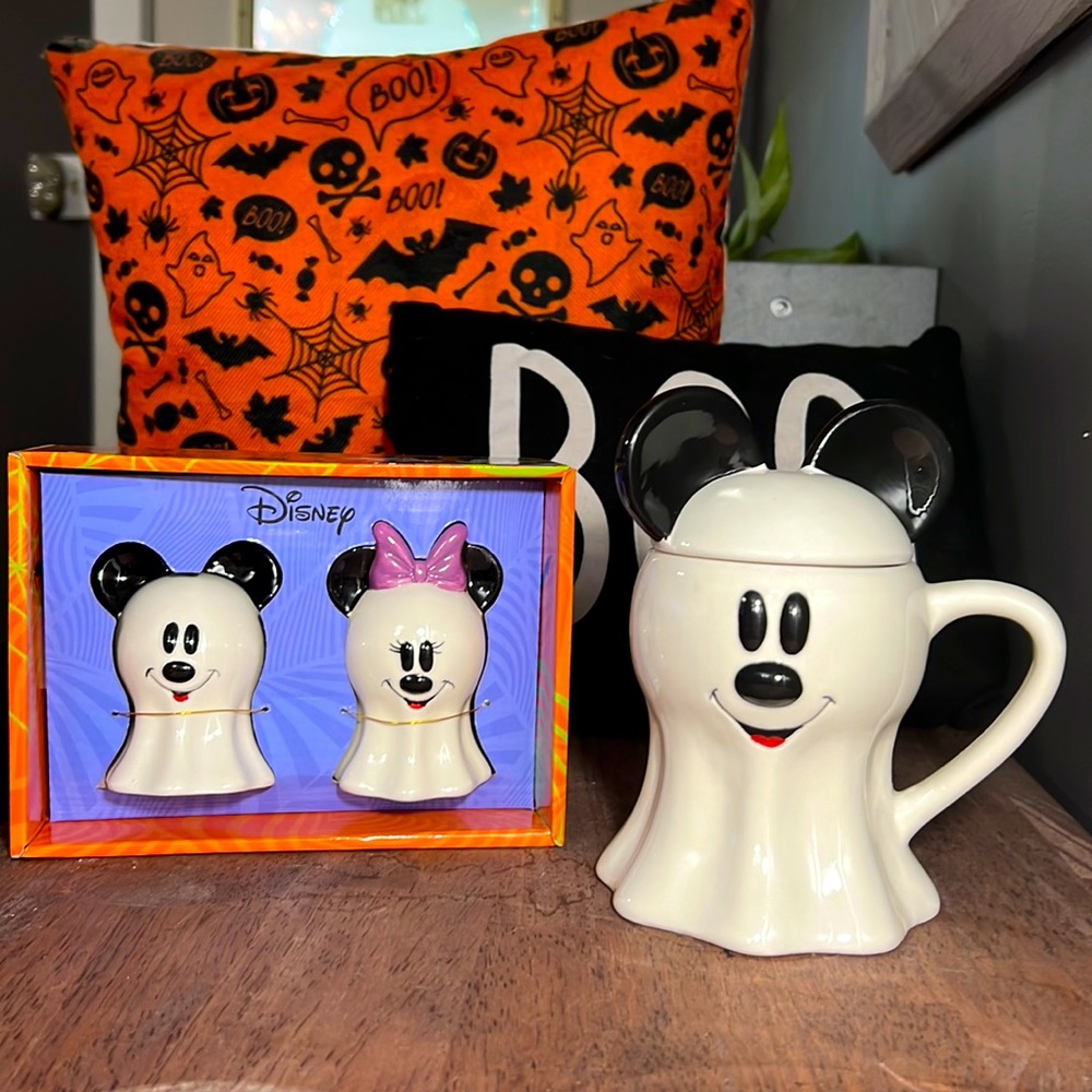 Disney Mickey Mouse Ghost Halloween mug and shakers